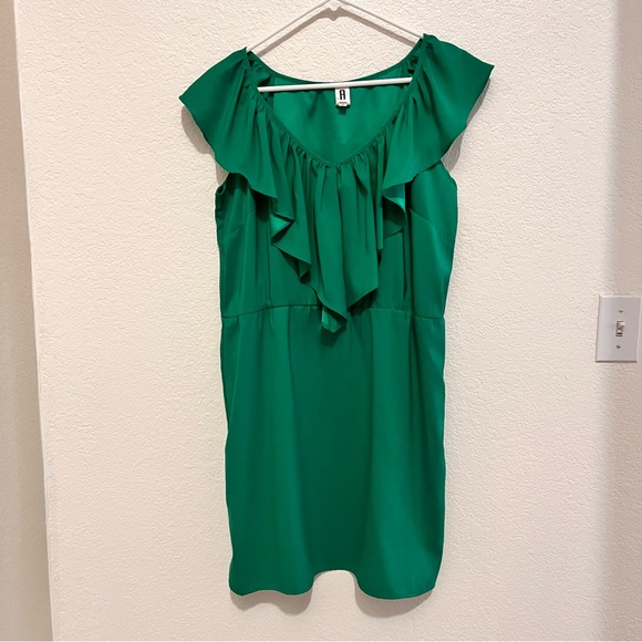 AKA New York Vibrant Green Mini Dress with shoulder Ruffle Medium - Picture 1 of 7